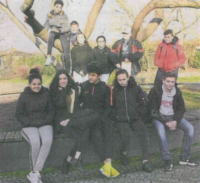 Gäste und Gastgeber: Die Raunheimer Anne-Frank-Schule hat Besuch aus der französischen Partnerstadt Le Teil. (Foto: Michael Kapp)