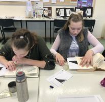 Projektwoche - Projekt „Neues aus alten Büchern“